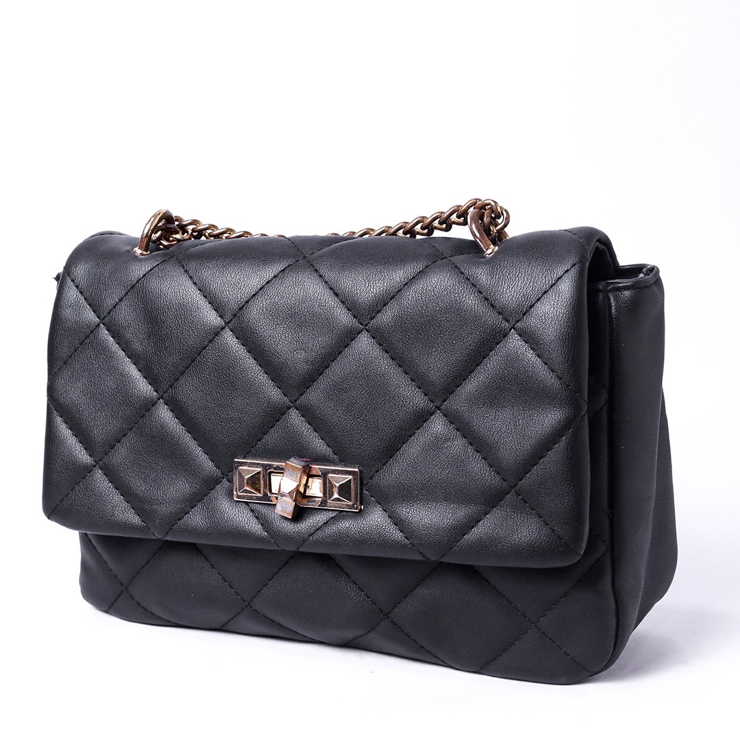Women’s Quilted Shoulder Bag with Chain Strap – Black